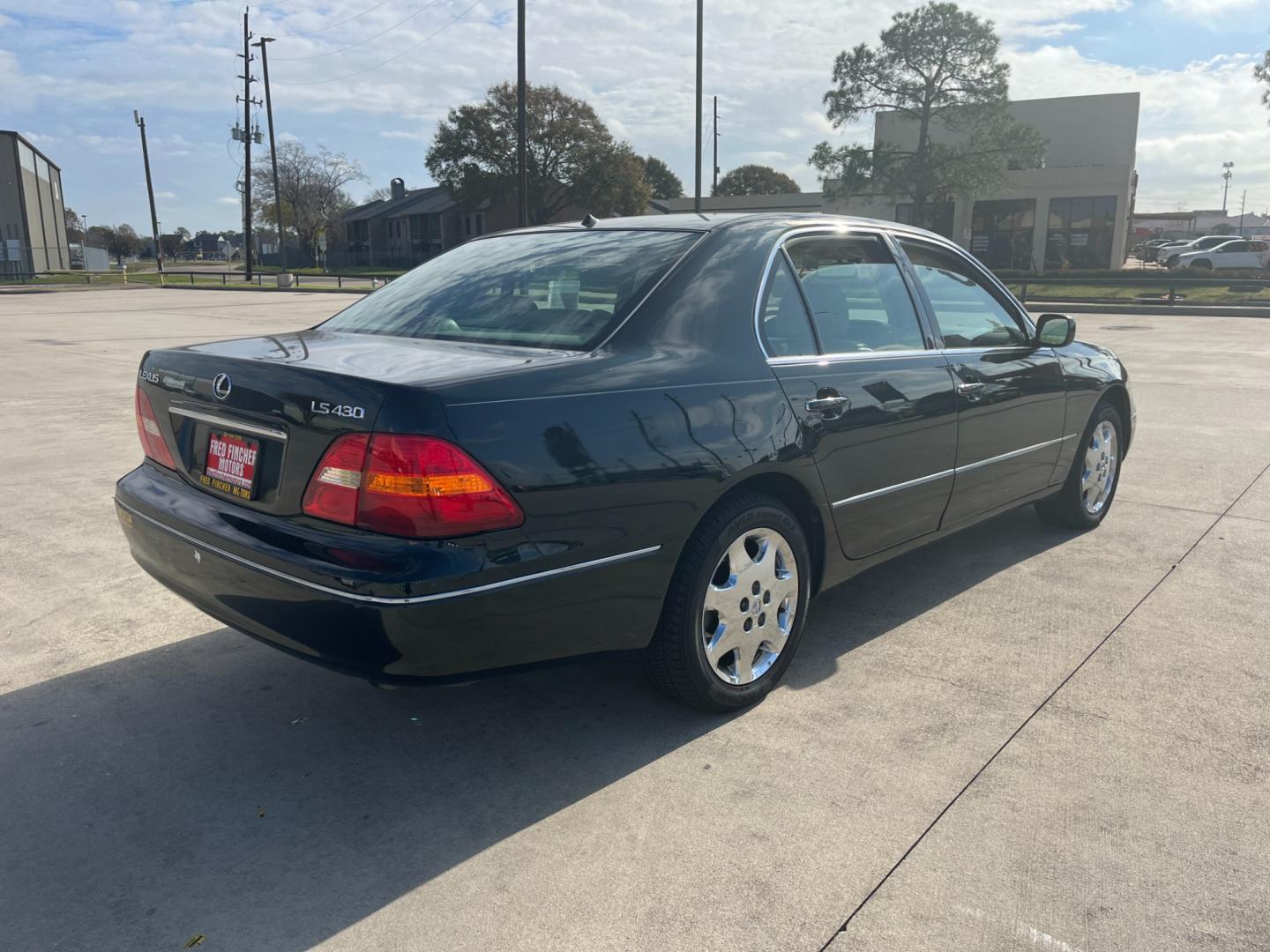 2001 blue /TAN Lexus LS 430 Sedan (JTHBN30F410) with an 4.3L V8 DOHC 32V engine, 5-Speed Automatic Overdrive transmission, located at 14700 Tomball Parkway 249, Houston, TX, 77086, (281) 444-2200, 29.928619, -95.504074 - Photo#6